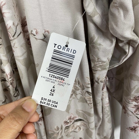 Torrid NWT Victorian Floral Surplice Top Super Soft Knits Long Sleeve Size 4 - Picture 9 of 10